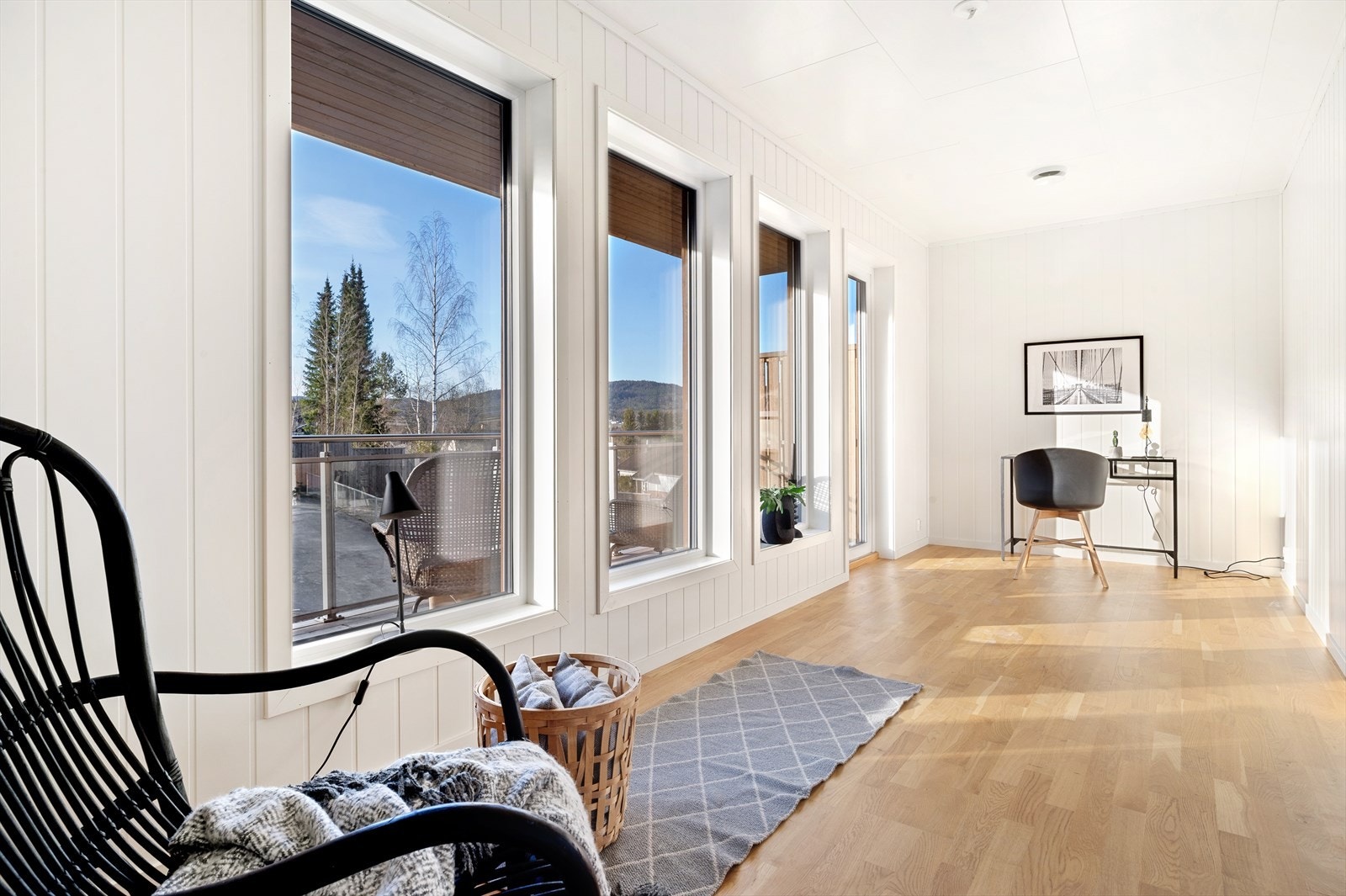Soverom 2 i 3. etasje med utgang til en stor balkong. Galleribilde