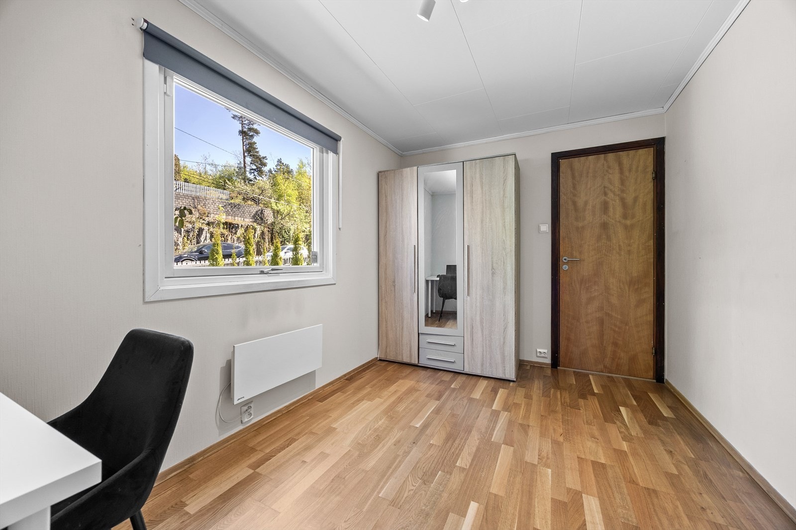Soverommet har plass til seng og skrivebord. Galleribilde
