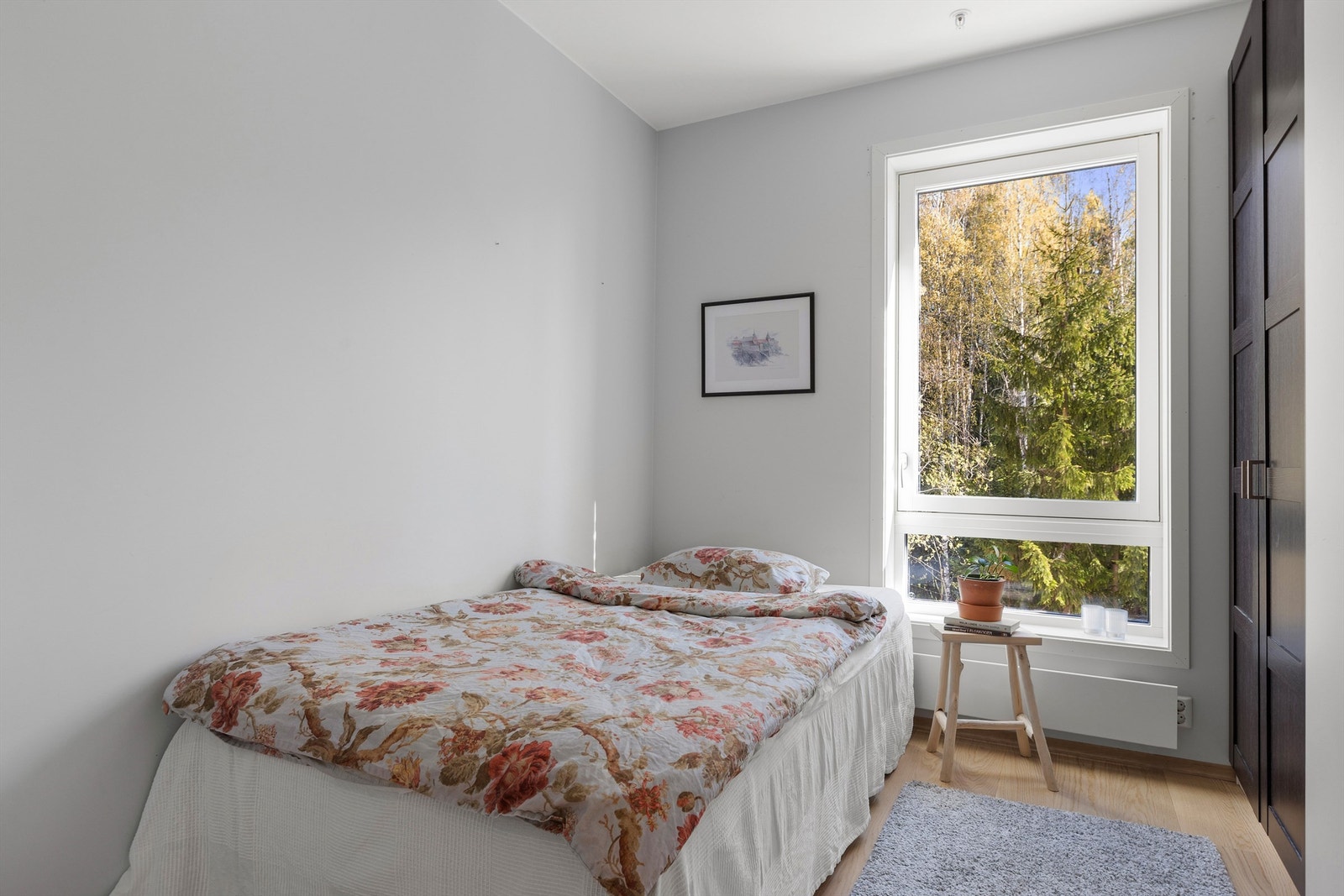 Det andre soverommet har plass til seng og er utstyrt med garderobeskap. Galleribilde