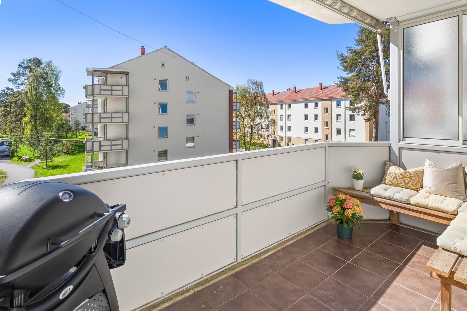 En flott uteplass med god boltreplass til avslappende sommerkvelder. Galleribilde