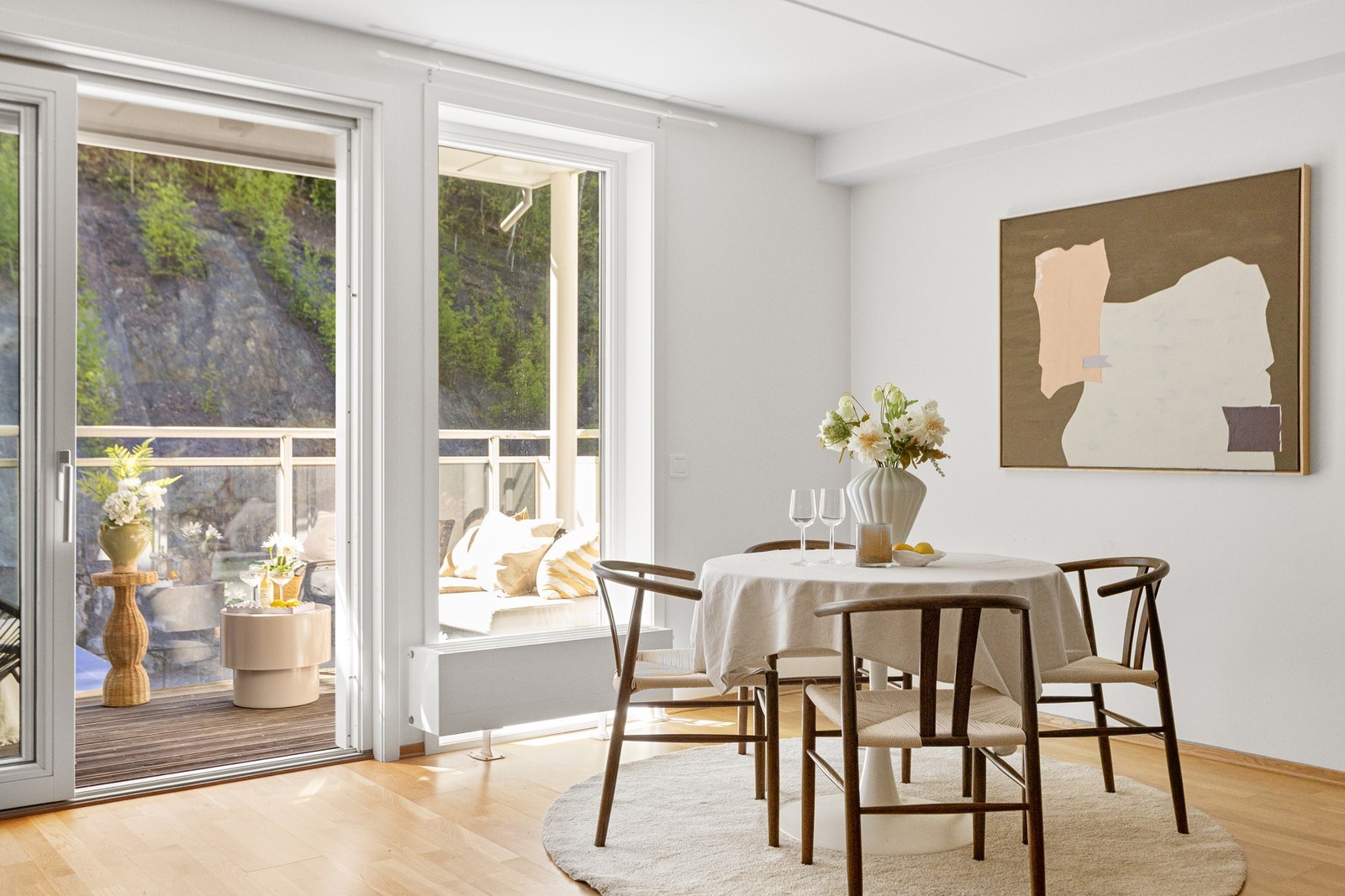 Fra stuen er det utgang til sydvendt balkong Galleribilde