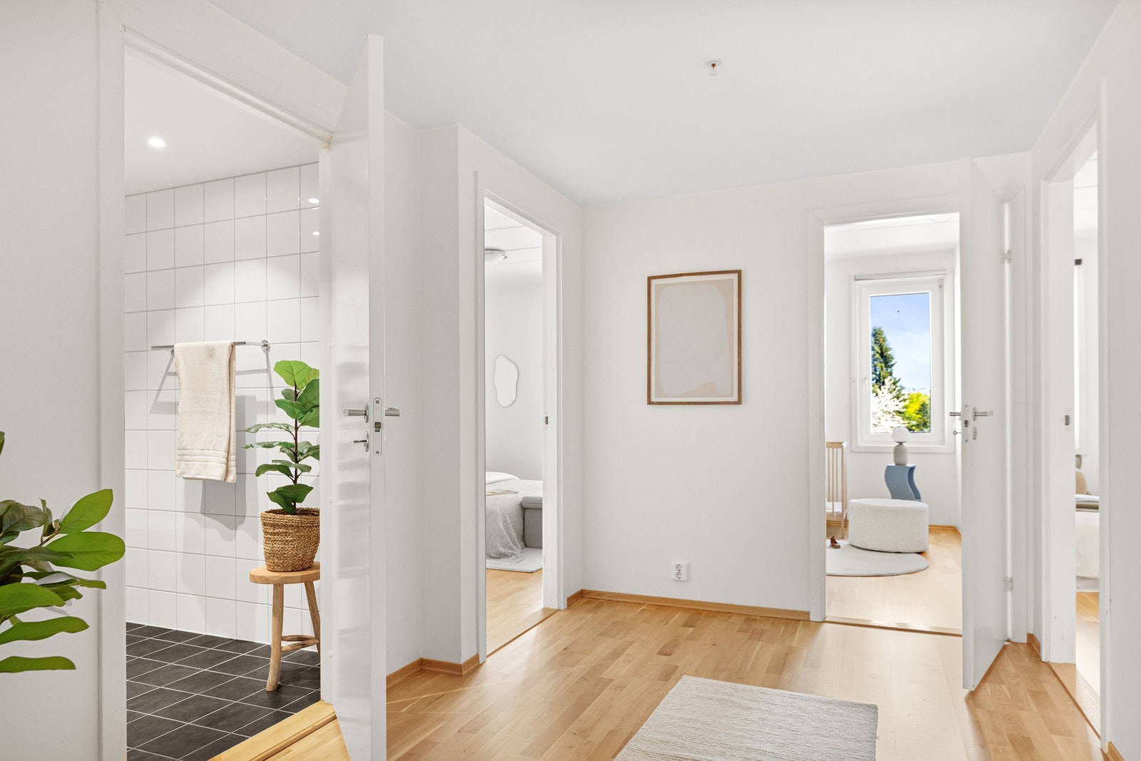 Gang mot bad og soverom Galleribilde