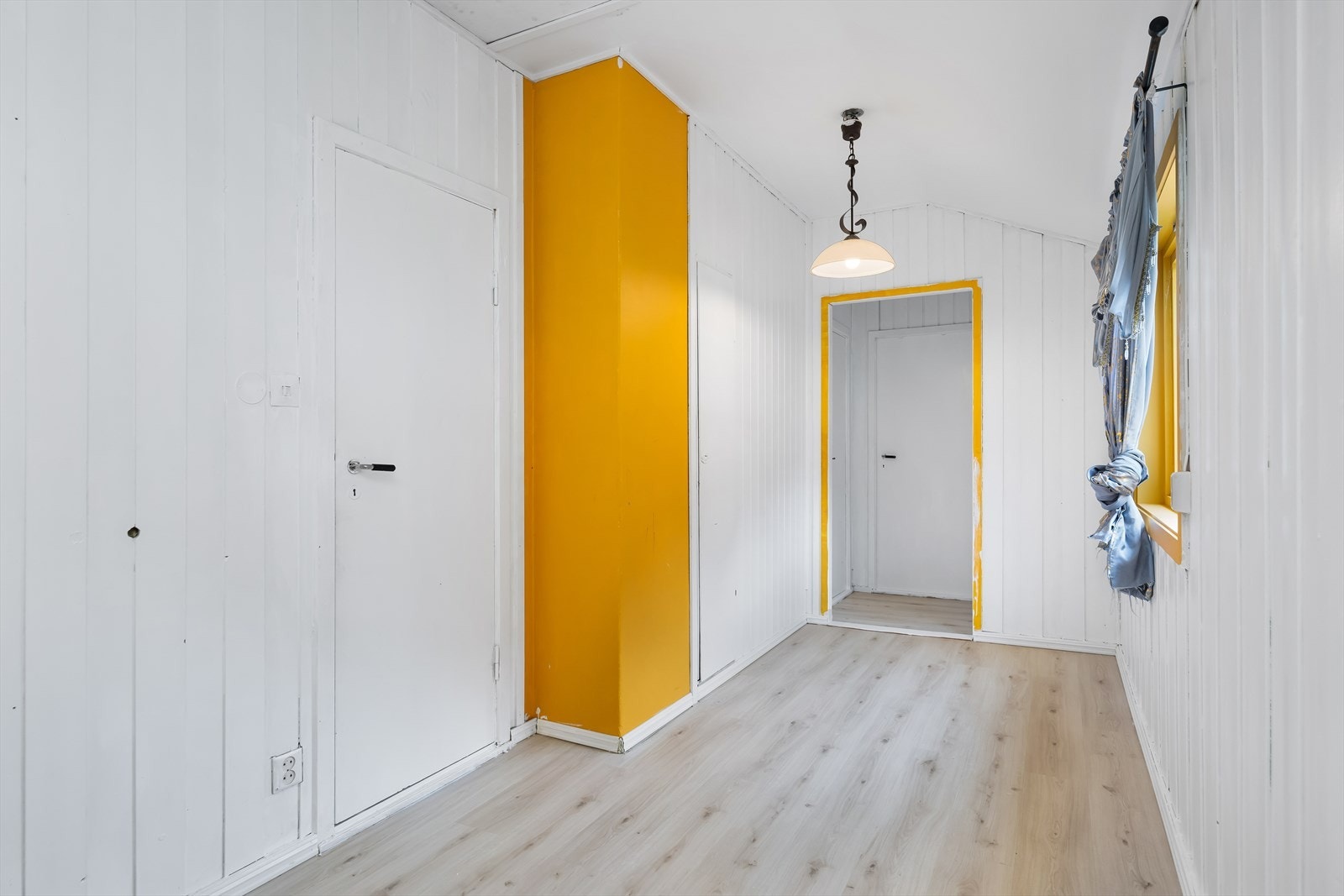 I denne etasjen finner man 4 soverom, gang og toalettrom. Galleribilde