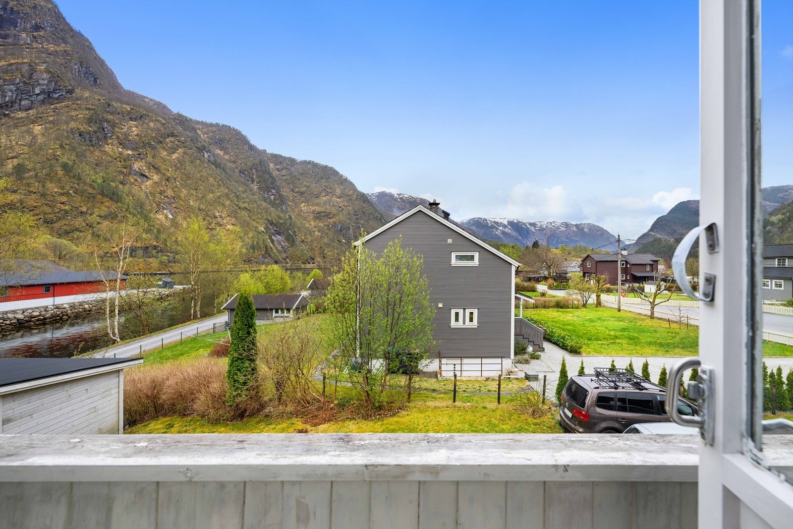 Fra hovedsoverommet er det utgang til egen luftebalkong. Galleribilde