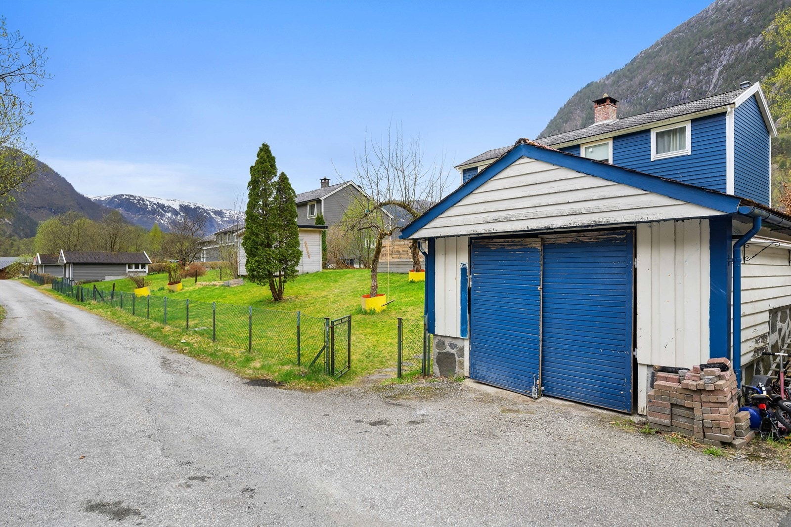 Det medfølger også en enkel garasje. Galleribilde