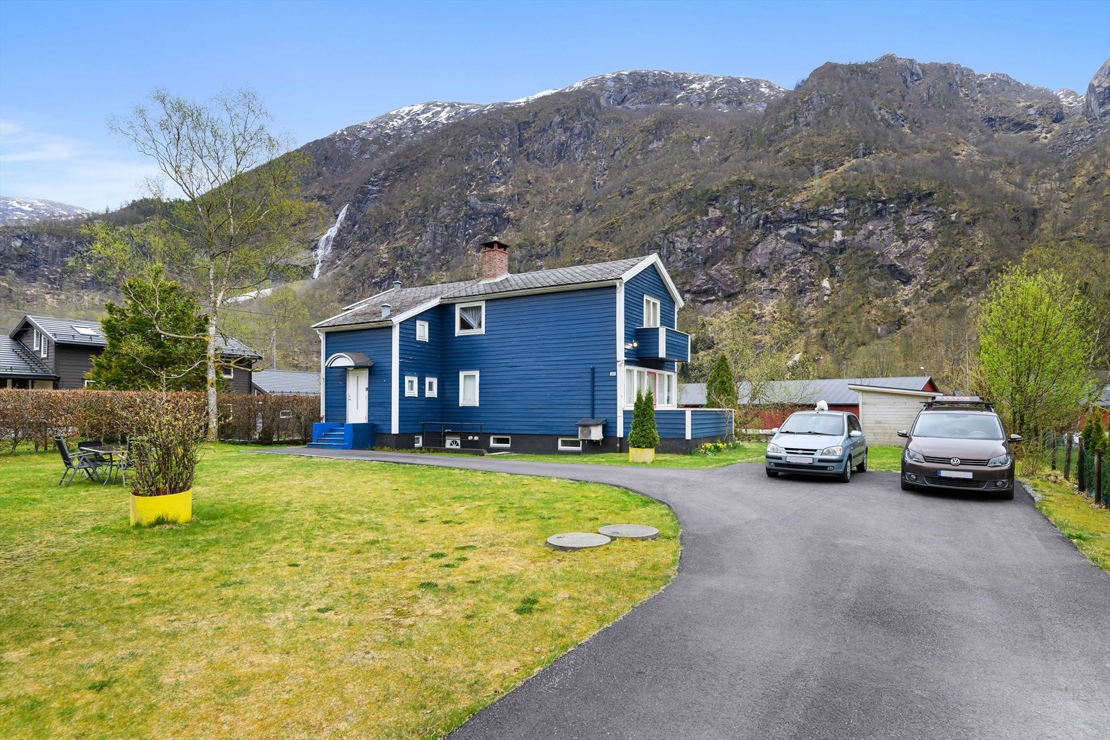 Her er det god boltreplass for barna og god plass for bilparkering. Galleribilde