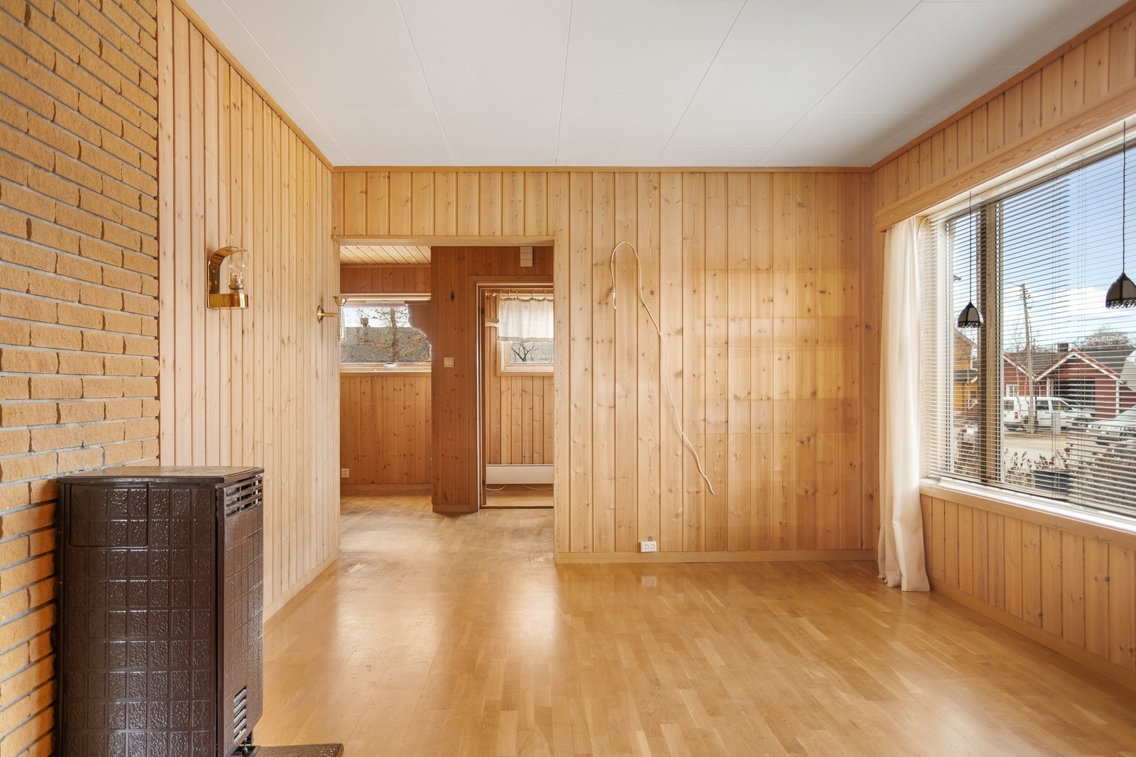 Gjennomgående bruk av treverk gir et lunt preg. Galleribilde