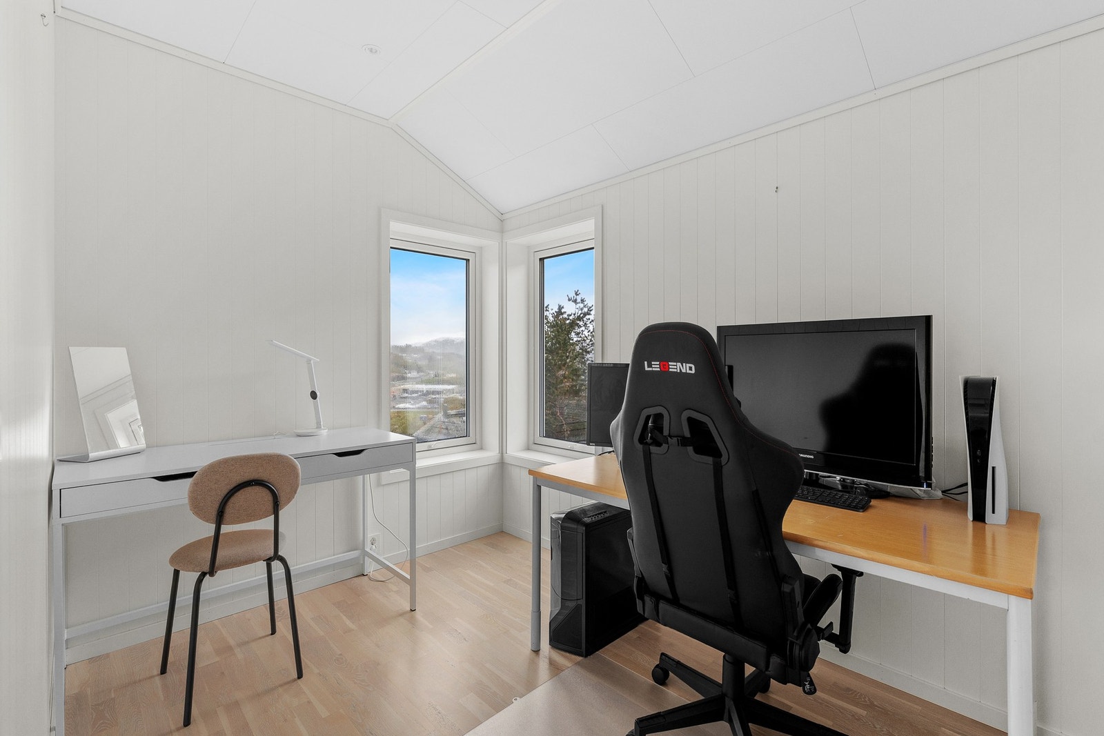 Omkledningsrom/kontor Galleribilde
