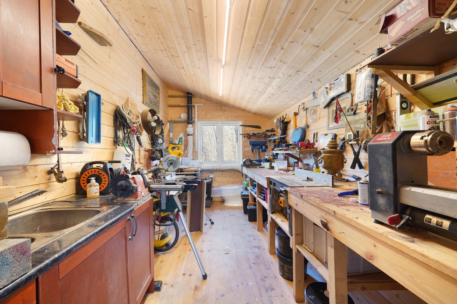 Isolert snekkerbod Galleribilde