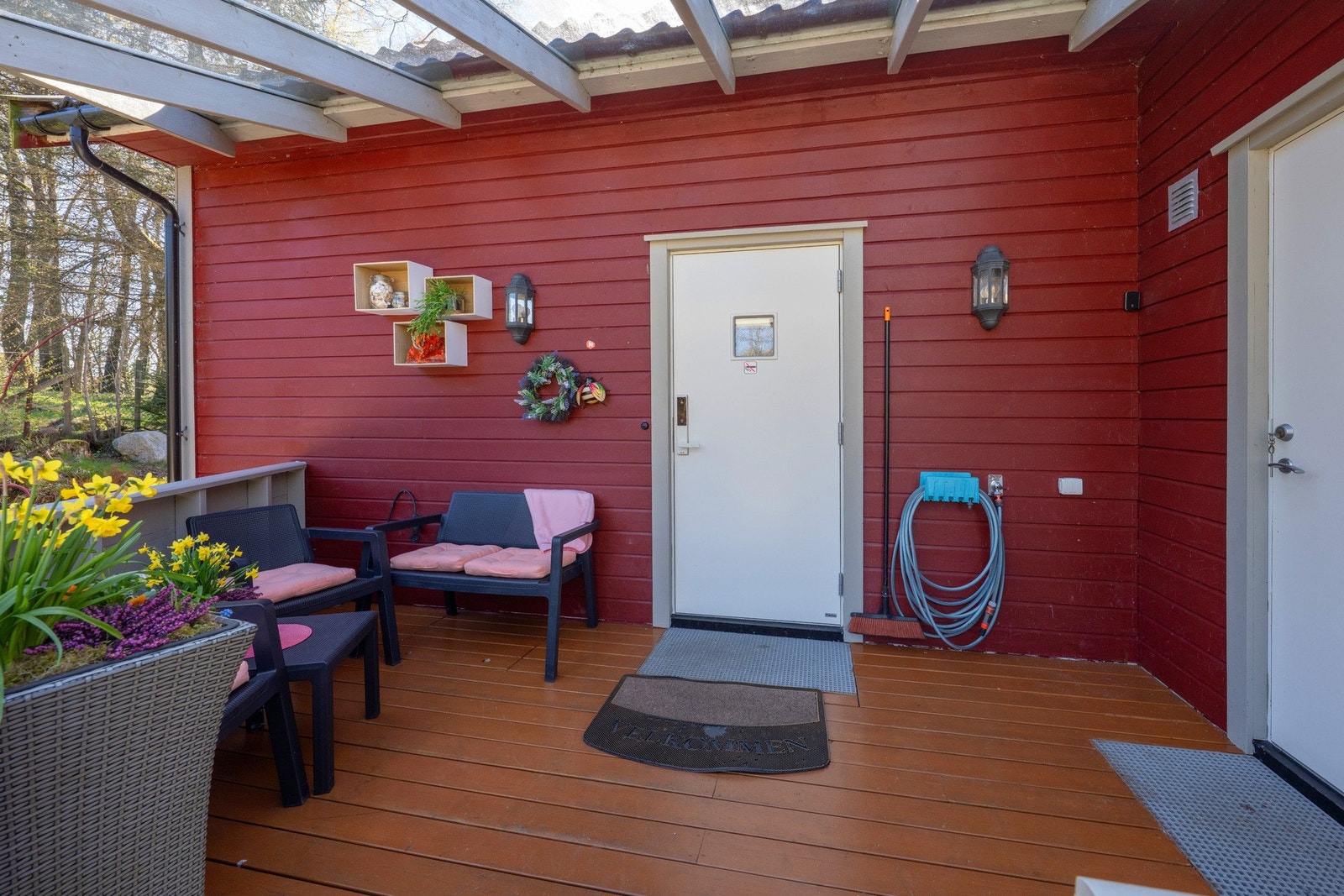 Inngangsparti med overbygget pergola Galleribilde