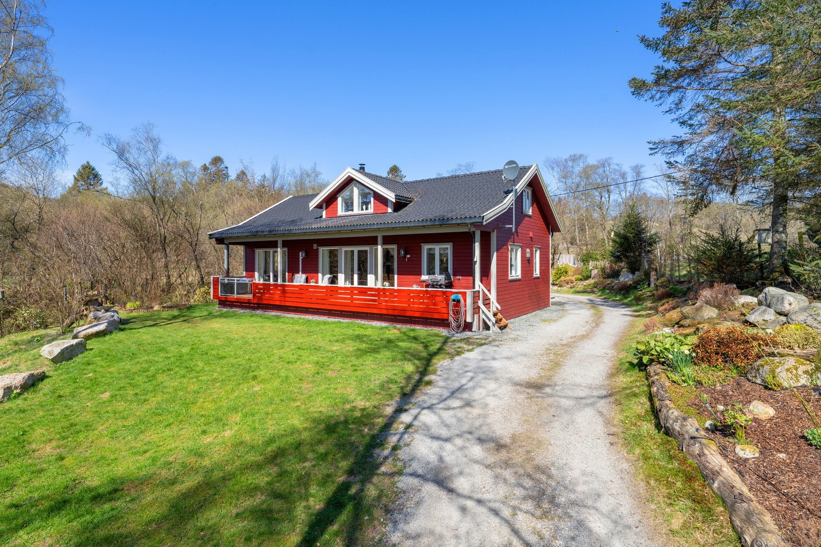 Pent opparbeidet med hage Galleribilde