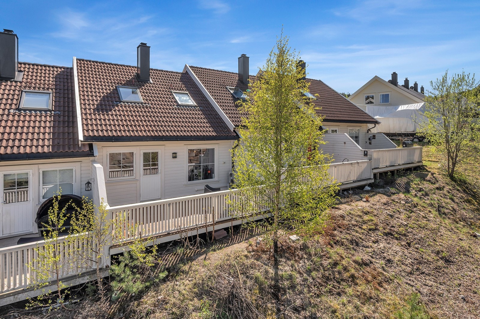 Eiendommen har en romslig terrasse med adkomst fra stueområdet. Galleribilde
