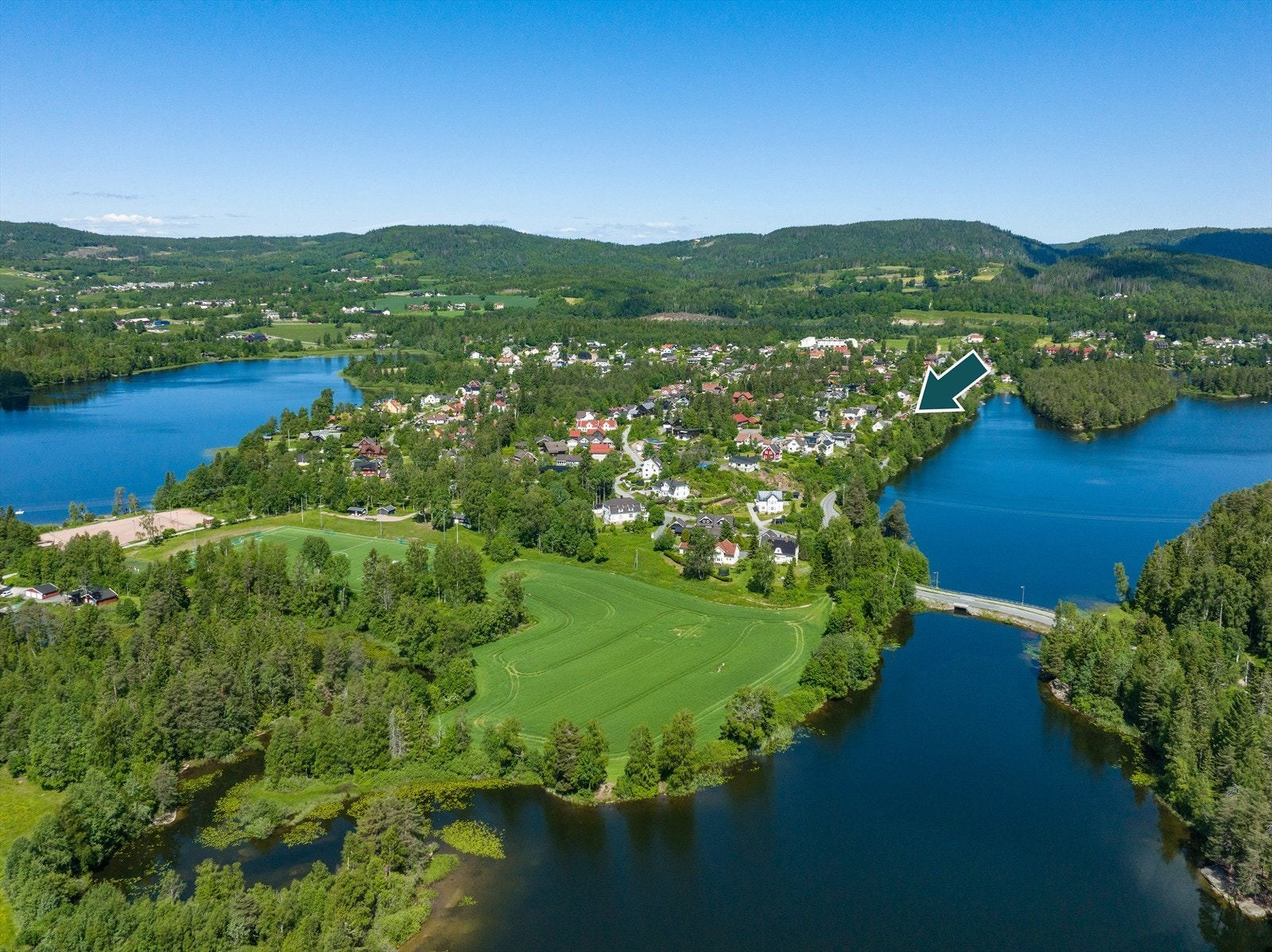 Engelsrud er omkranset av badevann og innehar et bredt aktivitetstilbud sommer- som vinter. Galleribilde