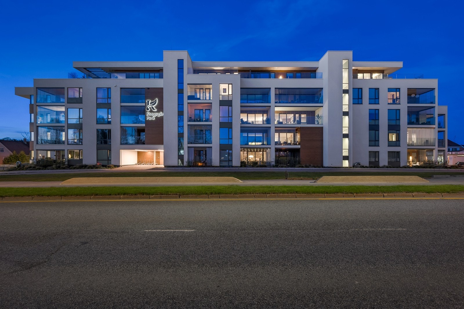 Fasade kveldsstemning Galleribilde