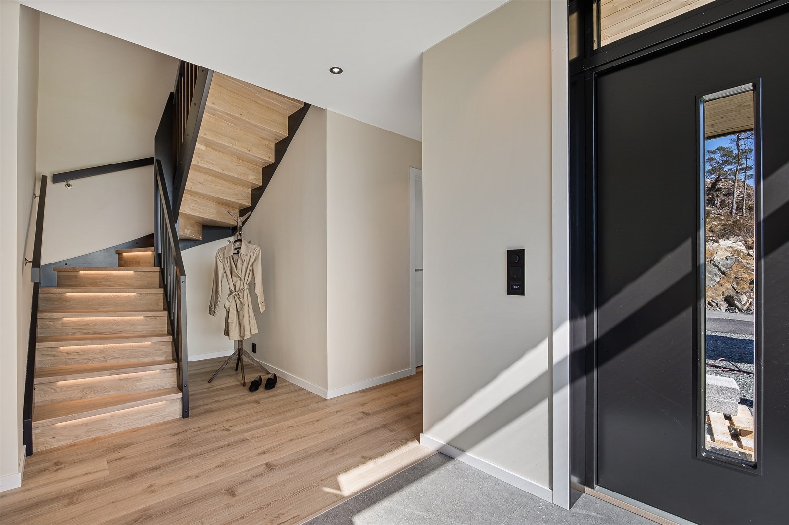Boligen har flotte detaljer, legg merke til belysningen i trappen! Galleribilde