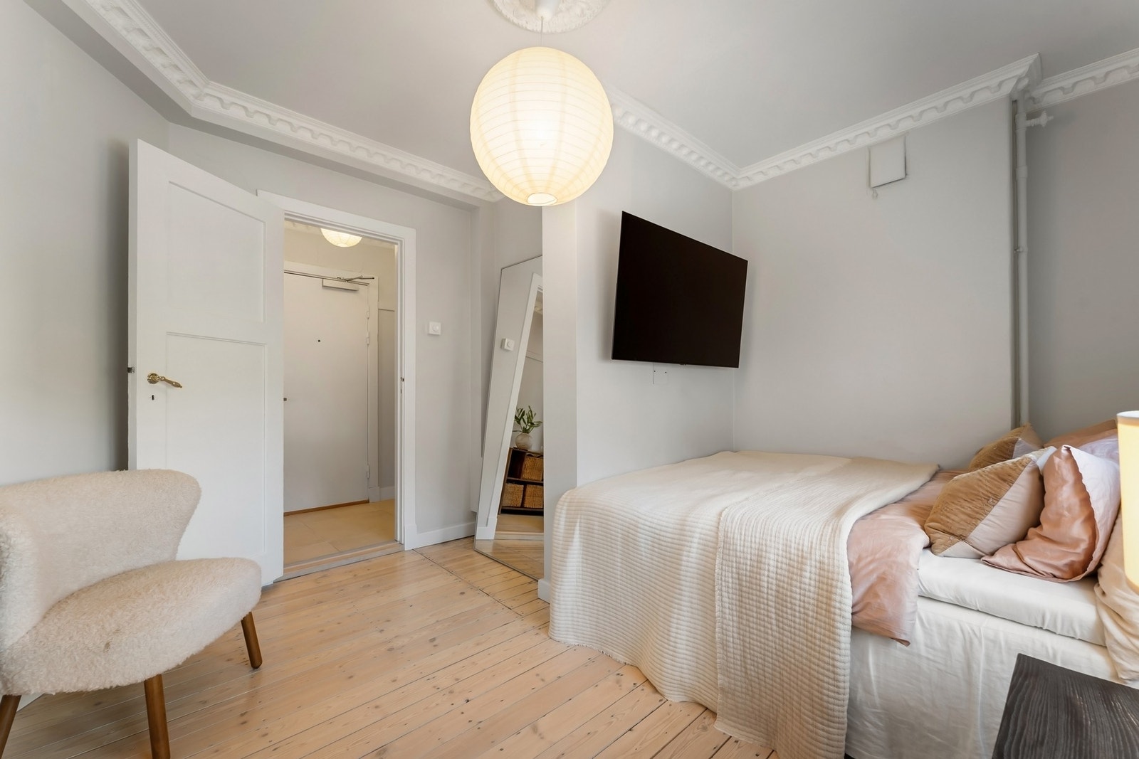 Dørhåndtak på soverommet og i stuen er byttet. Galleribilde