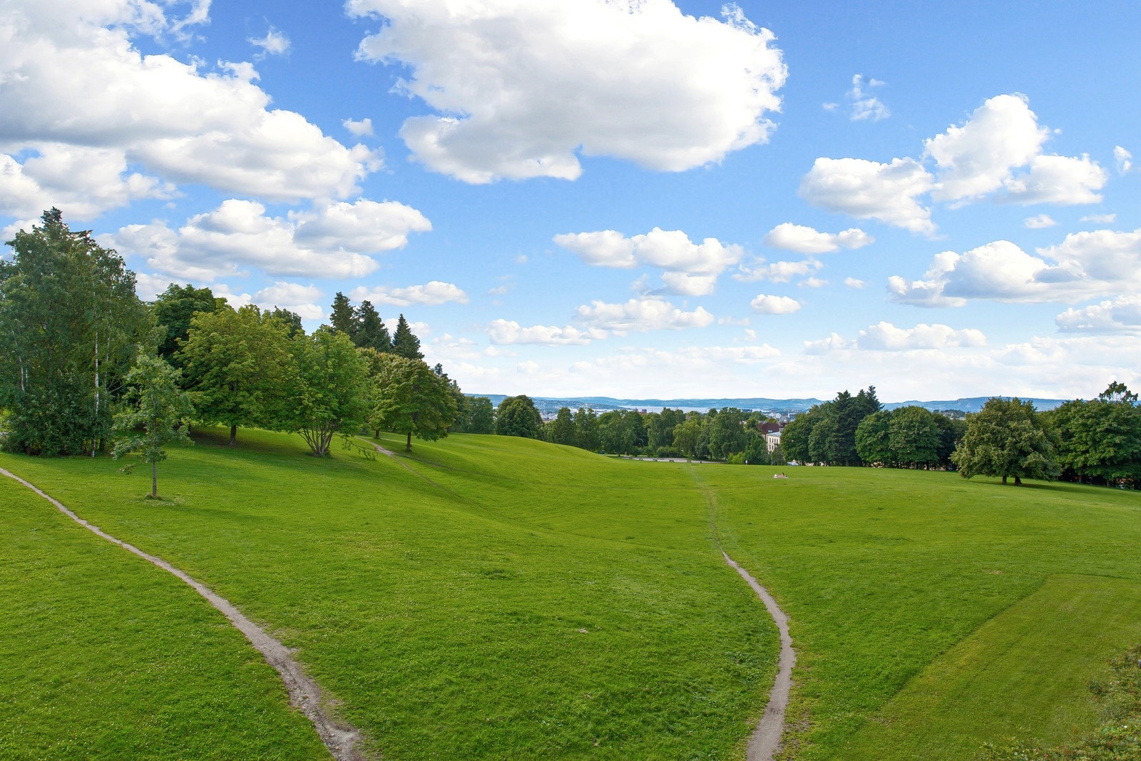Torshovdalen byr på gode rekreasjonsmuligheter sommer som vinter, sammen med flott utsikt over byen. Galleribilde