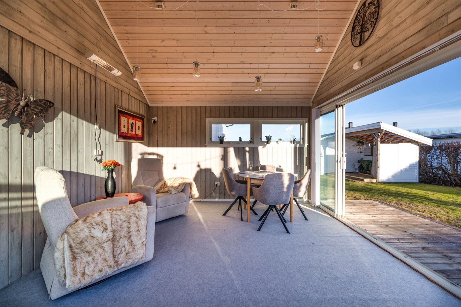 Hagestuen på 14 m² ligger i direkte tilknytning til terrassen. Galleribilde