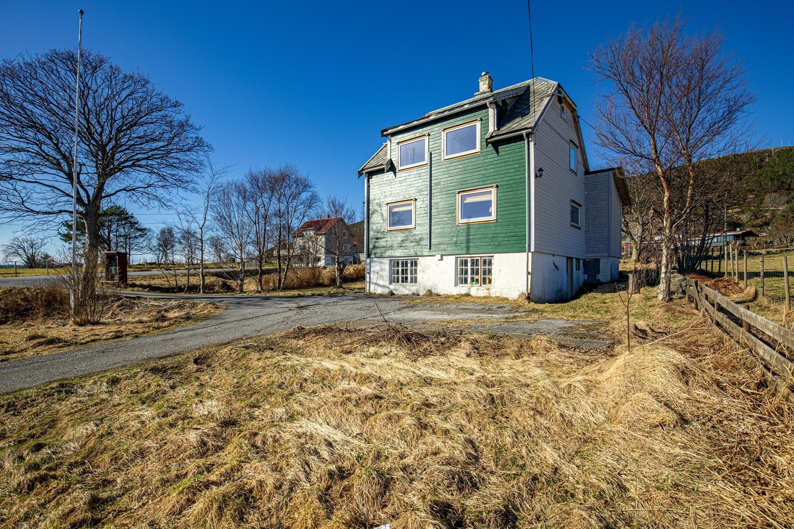 Biloppstillingsplass på eiendommen Galleribilde