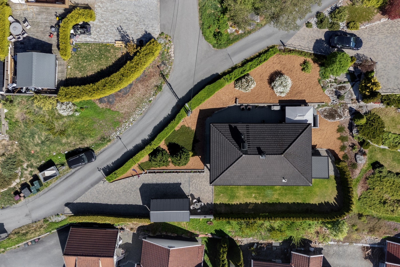 Fra boligen er det gangavstand til barnehage, skole, idrettsanlegg, butikk, og marka med flotte turmuligheter. Galleribilde