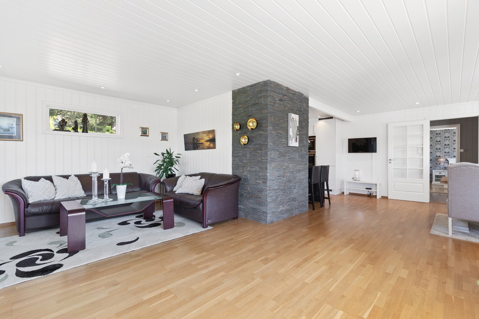 Stuen har god plass til flere soner. Galleribilde