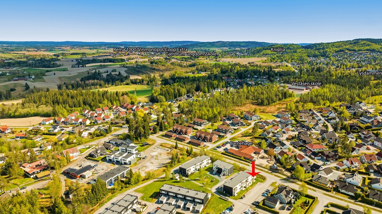 Fra boligen er det kort vei til barnehage, skole og flotte friluftsmuligheter. Ask ligger ca. 4,5 km unna. Galleribilde