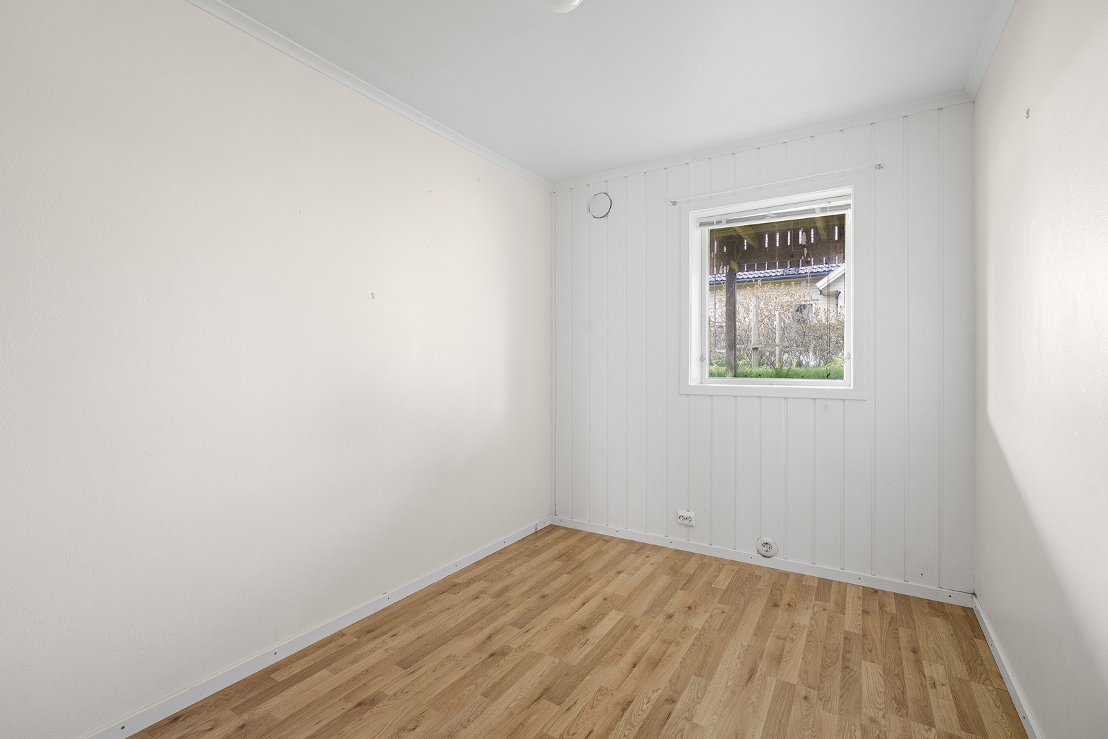 Det er innredet 3 soverom i kjeller som på tegninger kun er godkjent som rom Galleribilde