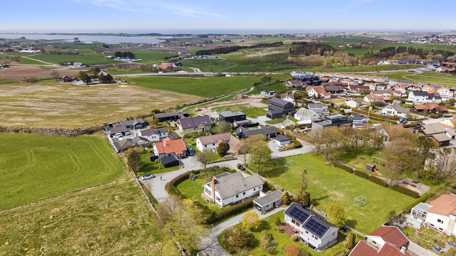 Området gir sine beboere en nærhet til skoler, barnehager, offentlig transport, et mangfold av gode servicetilbud og herlige rekreasjonsområder som Kleppelunden. Galleribilde