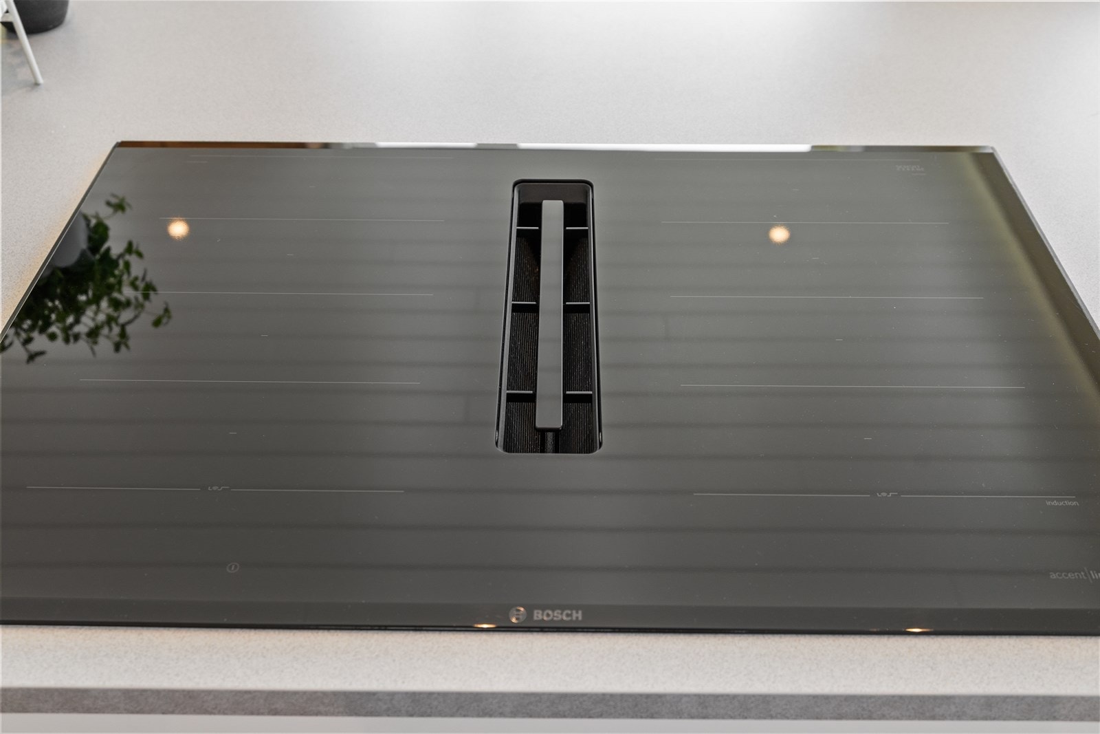 Praktisk platetopp med integrert ventilator. Galleribilde
