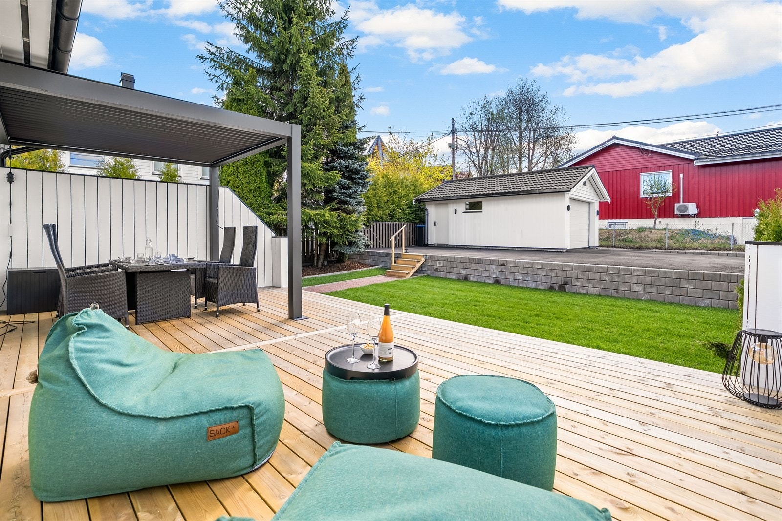 Pent opparbeidet hageområde - perfekt for både to- og firbeinte som vil boltre seg! Galleribilde
