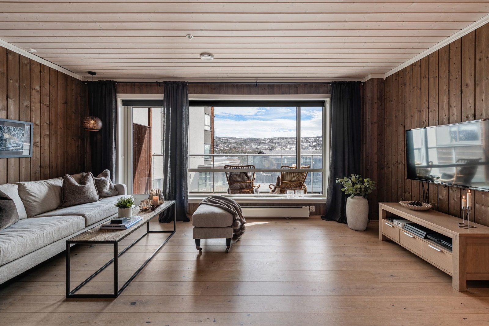 Fra stuen er det utgang til balkong Galleribilde