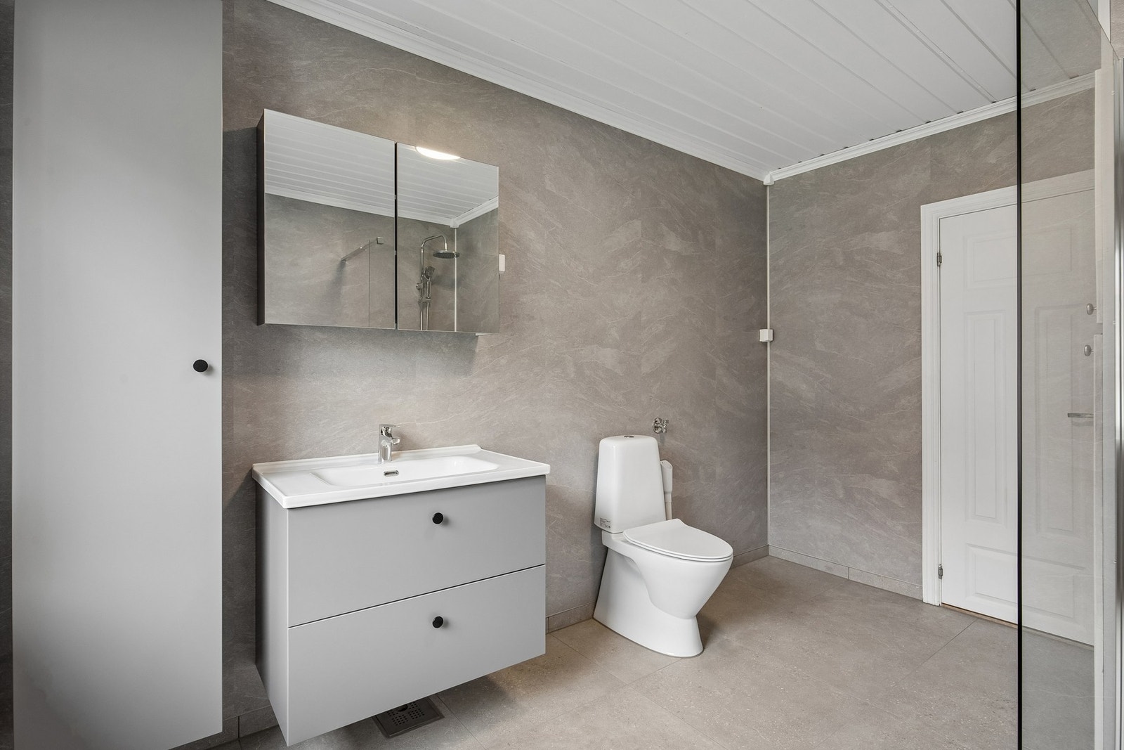 Badet ble pusset opp i 2026 og har en moderne standard. Galleribilde