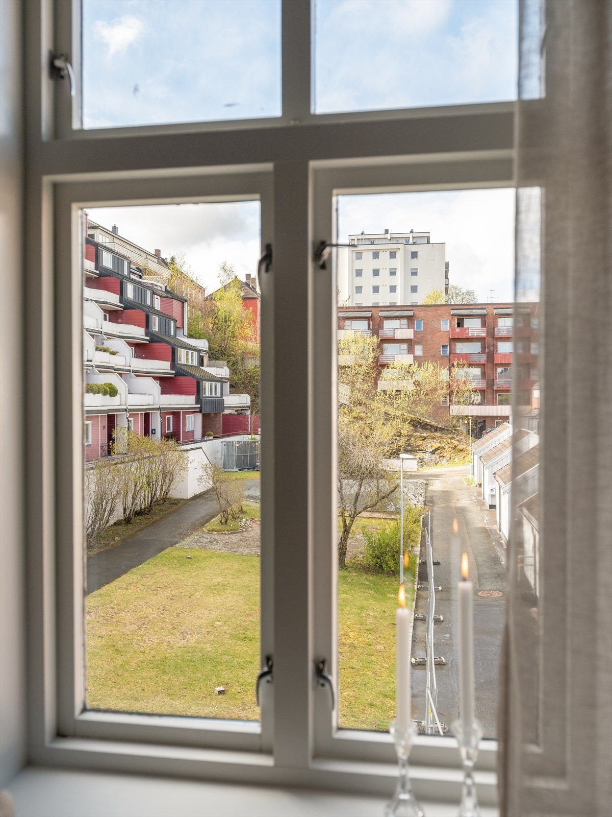 Leilighetens gode beliggenhet i 3. etasje sørger for minimalt med støy og innsyn. Galleribilde