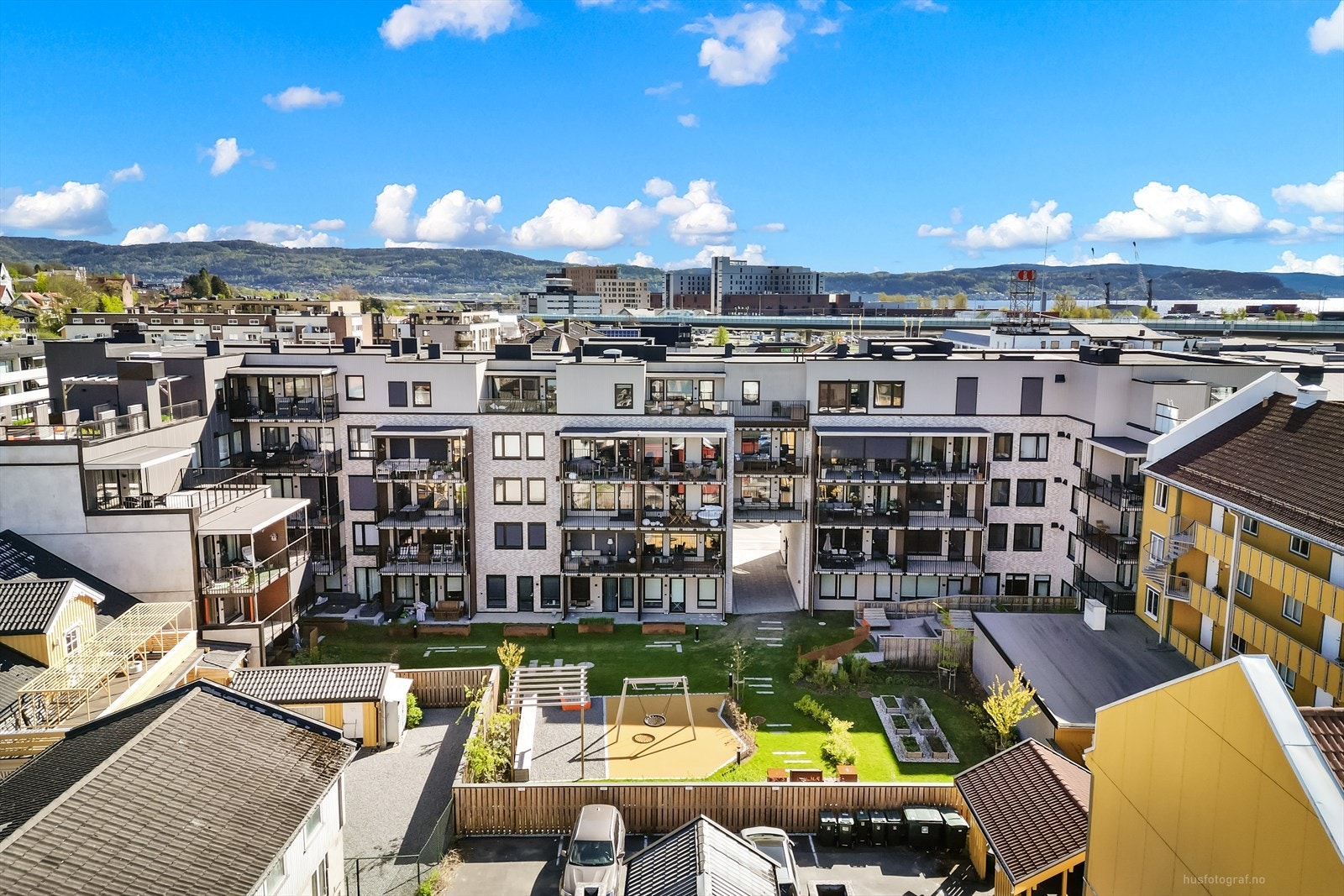 Boligprosjektet Art Garden: Stod klart i slutten av 2023, bygget av JM bolig med en rekke moderne løsninger som gir en energieffektiv bolig og moderne bad og kjøkken. Bygget er svanemerket som sikrer deg et godt inneklima og god ventilasjon. Galleribilde