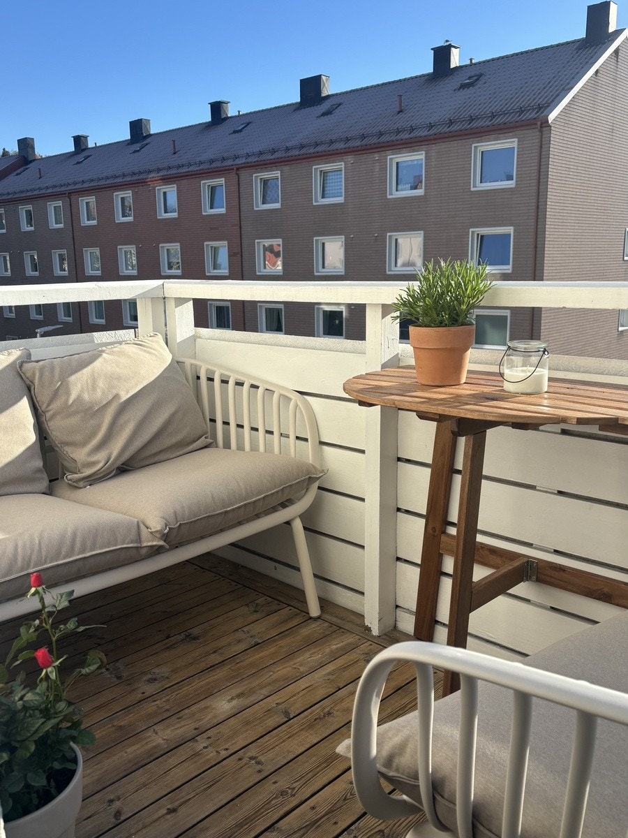 Balkong med sol fra formiddag til sent på kvelden. Galleribilde
