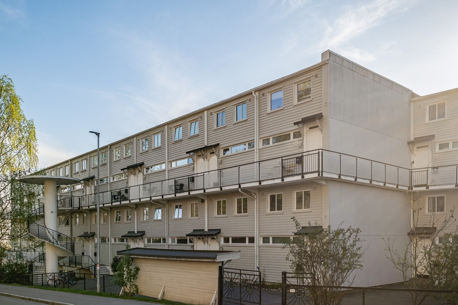 Leiligheten ligger i et ettertraktet og populært boområde med kort vei til sjøen og flotte turområder. Galleribilde