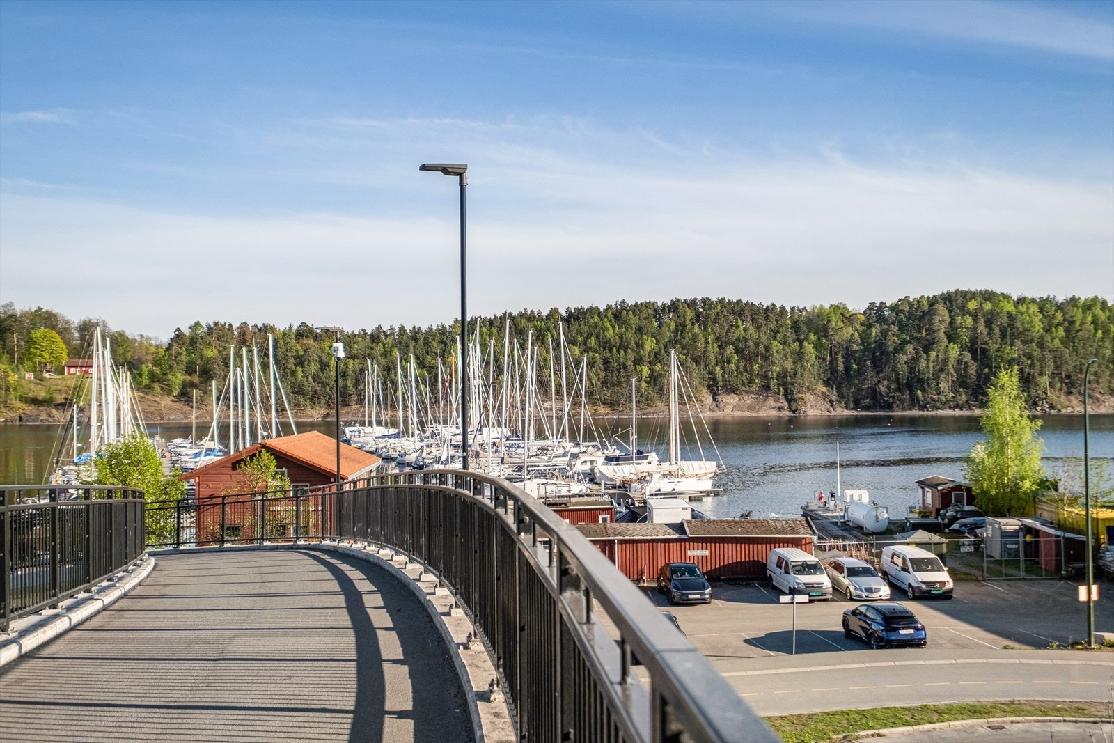 Nærområdet kan by på flere hyggelige turområder langs sjøen. Galleribilde