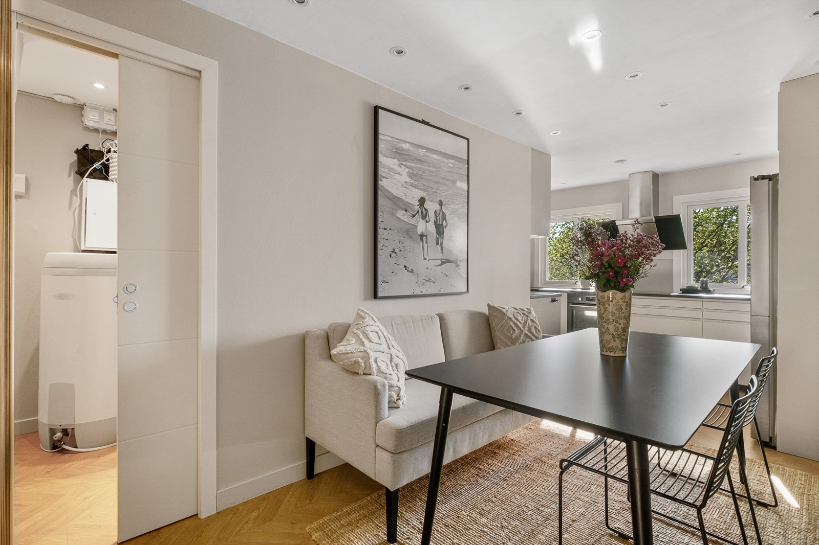 Her er det plass til en hyggelig spisegruppe med god plass til hele familien. Galleribilde