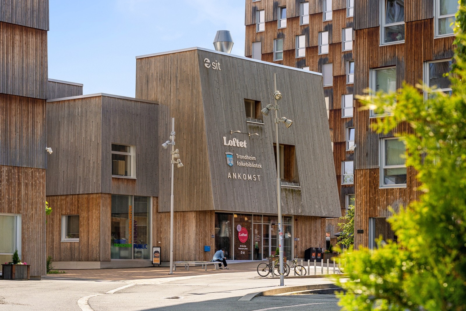 Trondheim folkebibliotek ligger i kort gangavstand fra leiligheten. Galleribilde