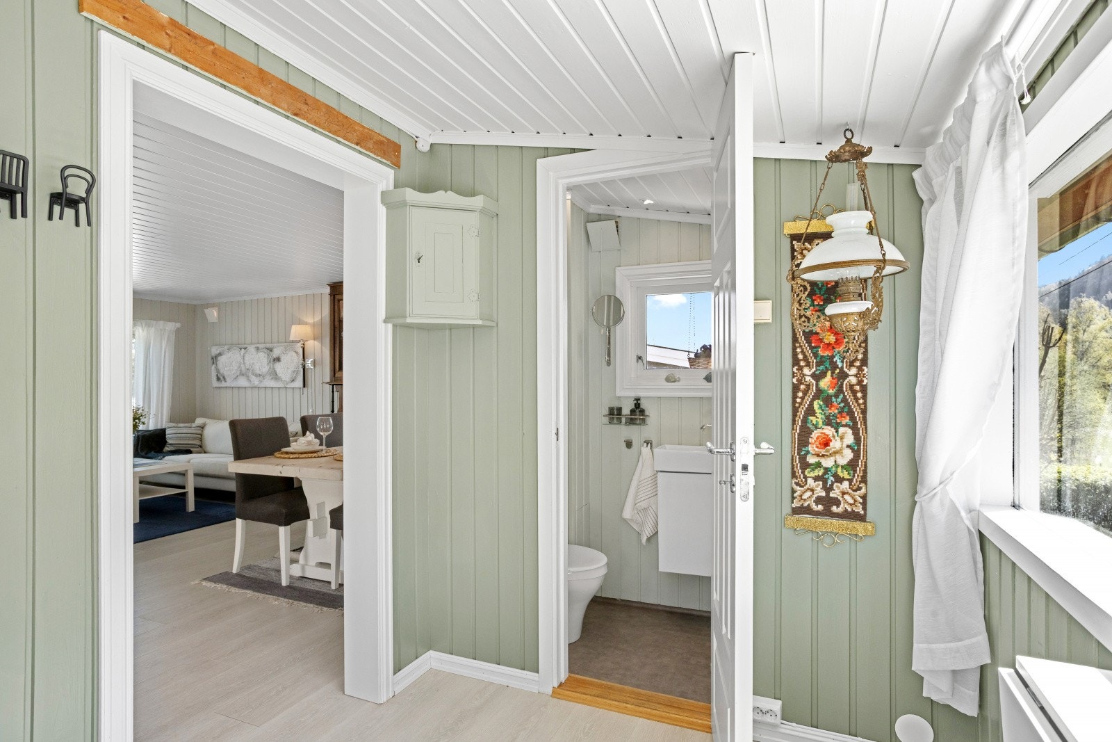 Badet ligger i tilknytning til det ene soverommet. Galleribilde