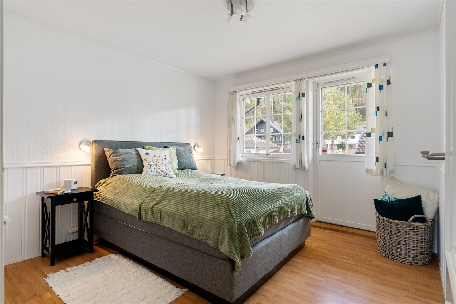 Soverom i hovedetasjen på hele 11,5 m², med direkte utgang til balkong på 6,5 m². Galleribilde