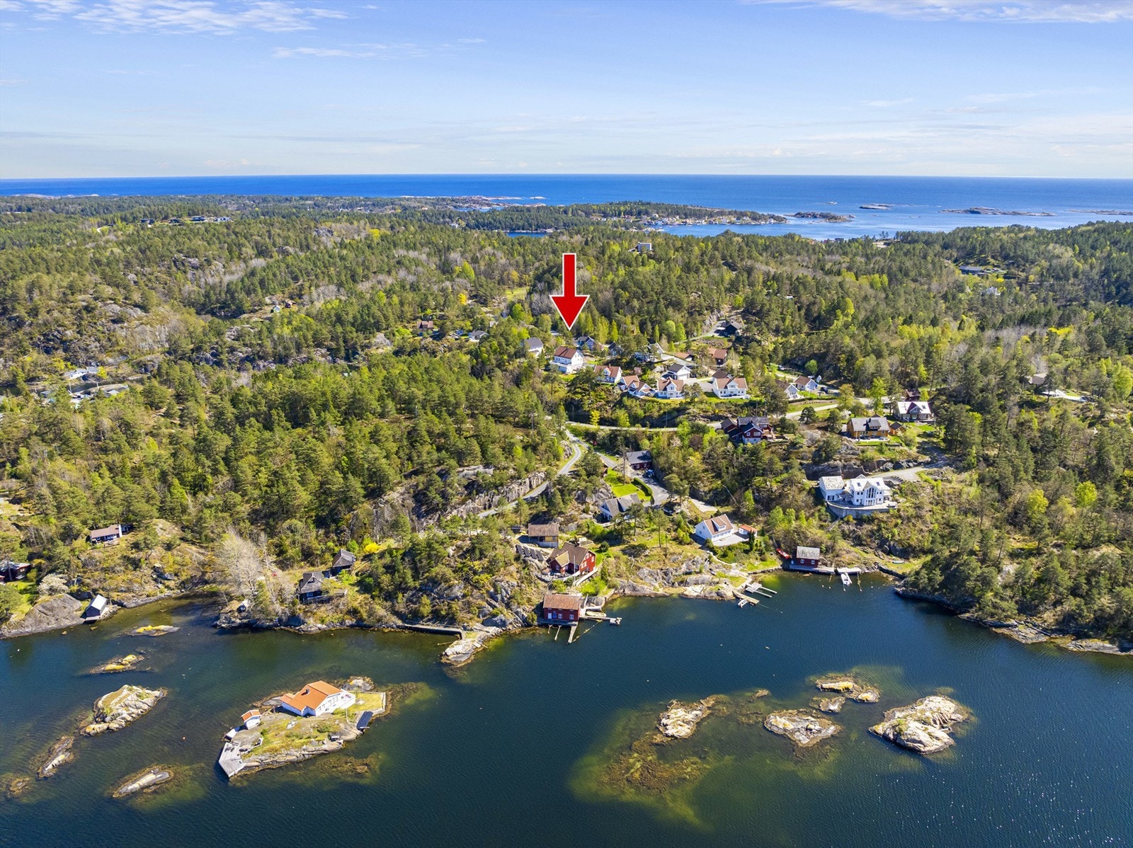 Beliggenheten på Borøy gir deg umiddelbar nærhet til Sørlandets skjærgård og flotte turområder. Galleribilde