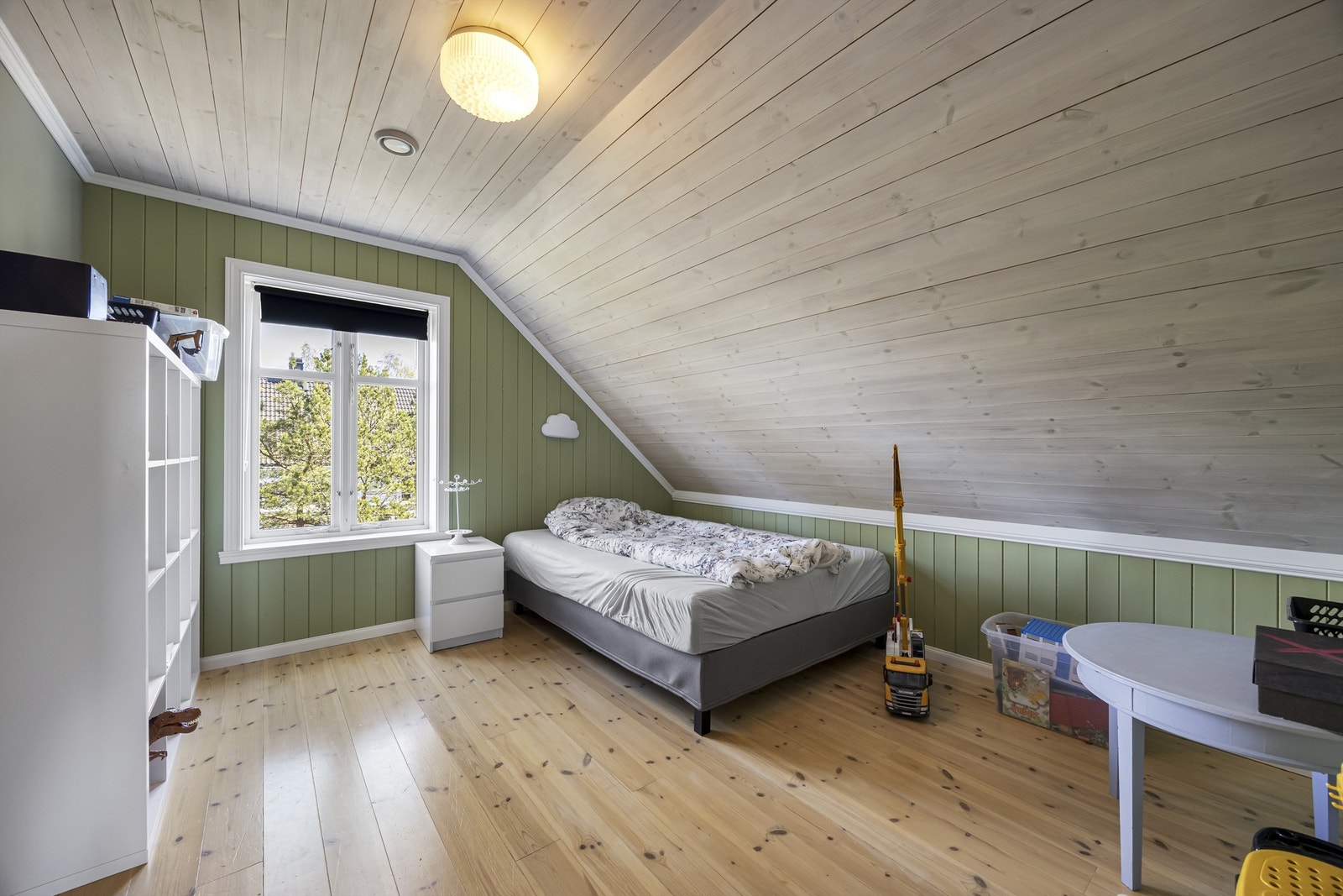 Alle soverommene i etasjen har profilerte innerdører og balansert ventilasjon. Galleribilde