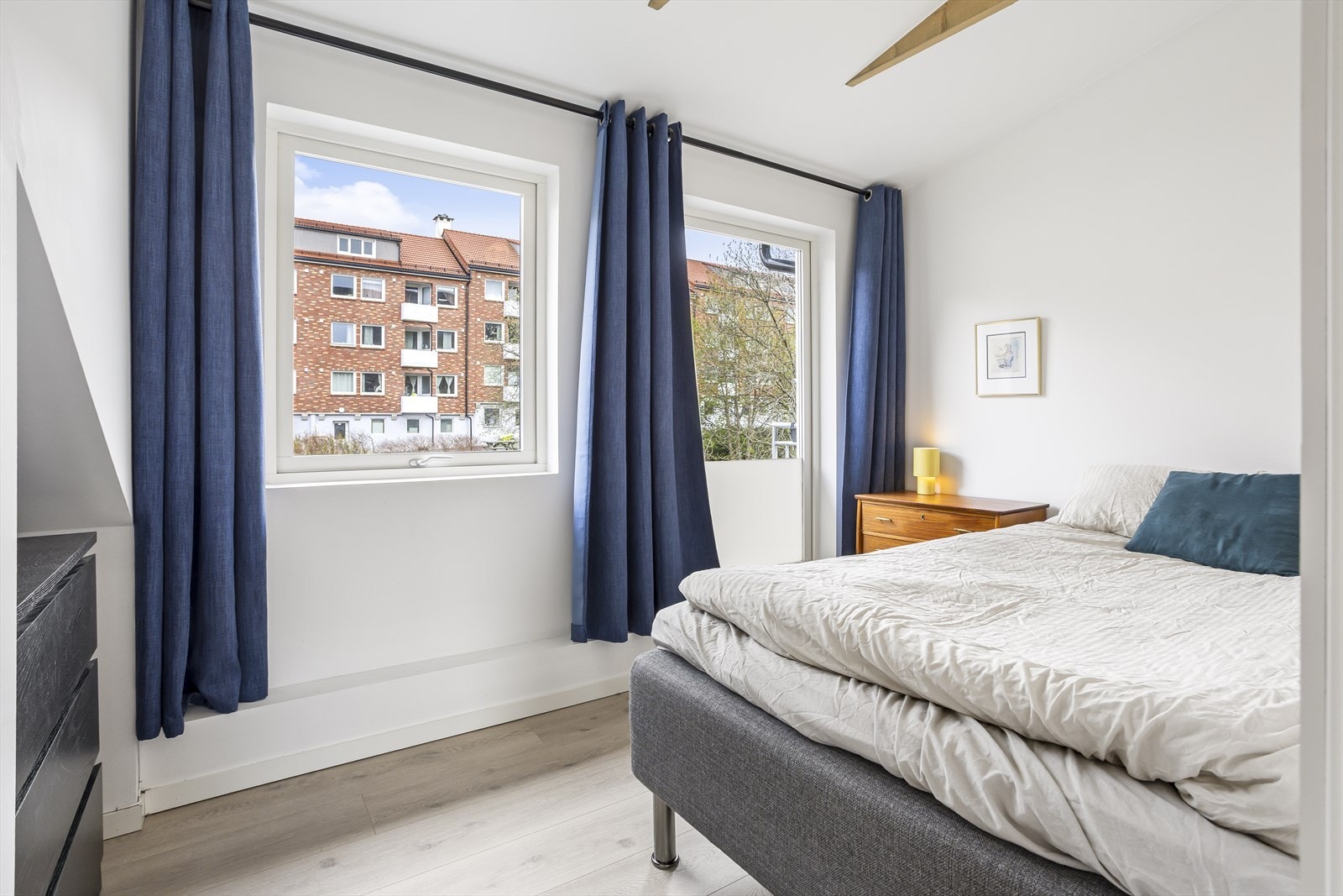 Soverommet har plass til dobbeltseng og garderobeløsninger. Galleribilde