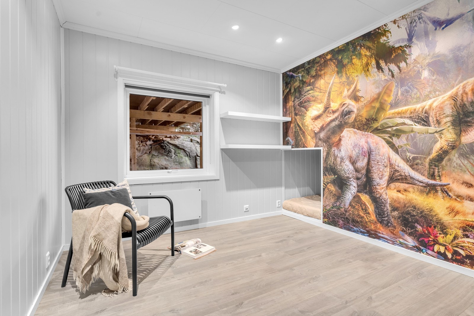 I "dinosaur-hule" er det montert led-lys.. Galleribilde