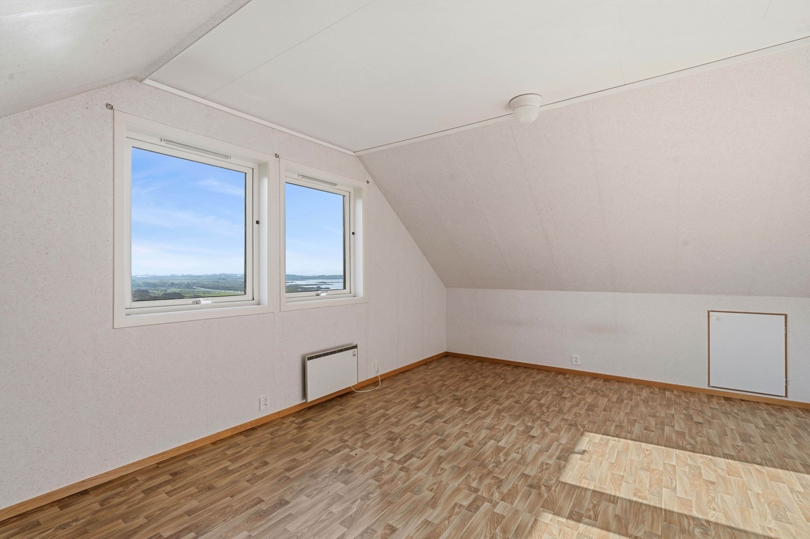 Fra soverommet er det fin utsikt over landskapet. Galleribilde