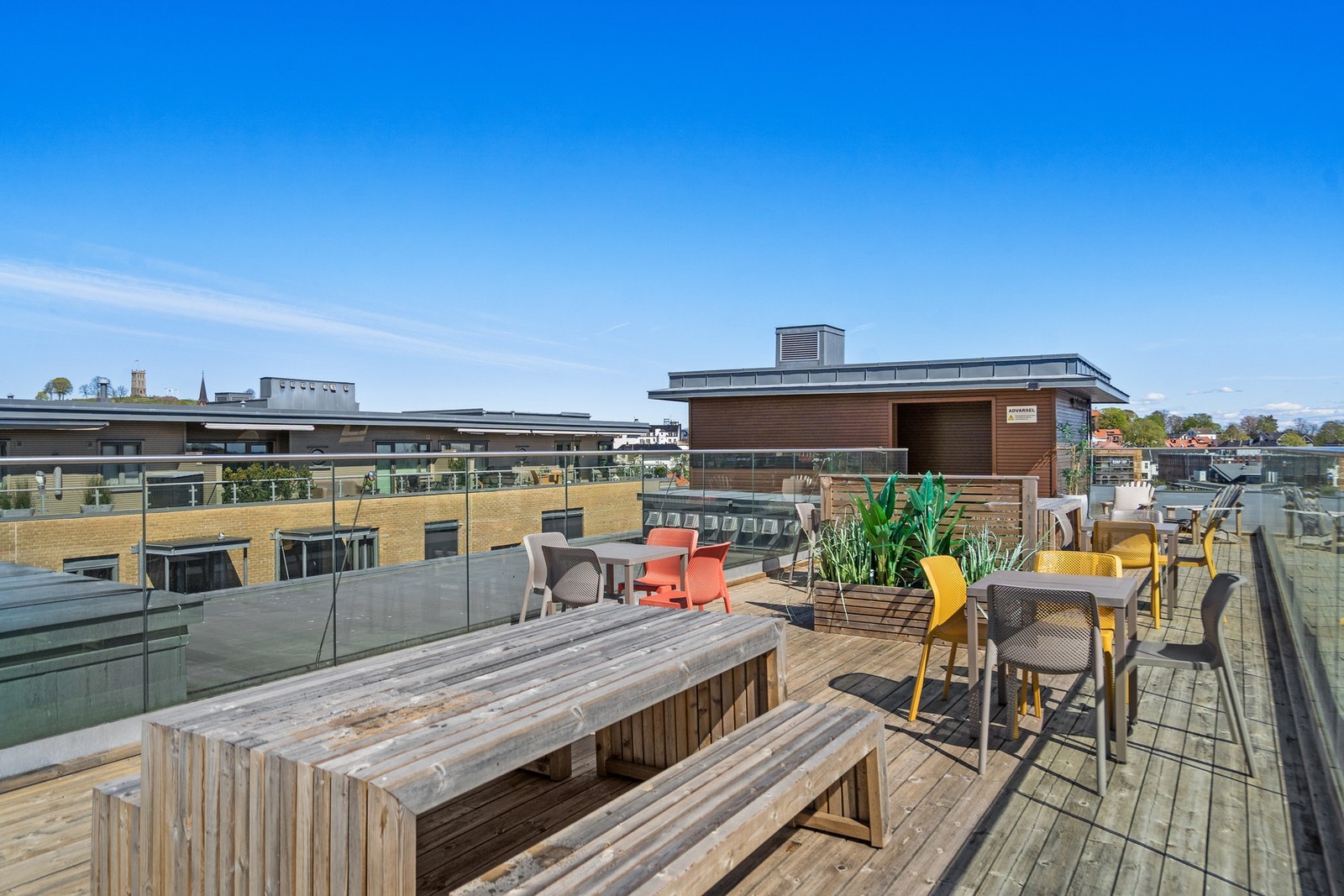 Som en ekstra bonus har borettslaget en flott felles takterrasse som kan benyttes av alle beboerne Galleribilde
