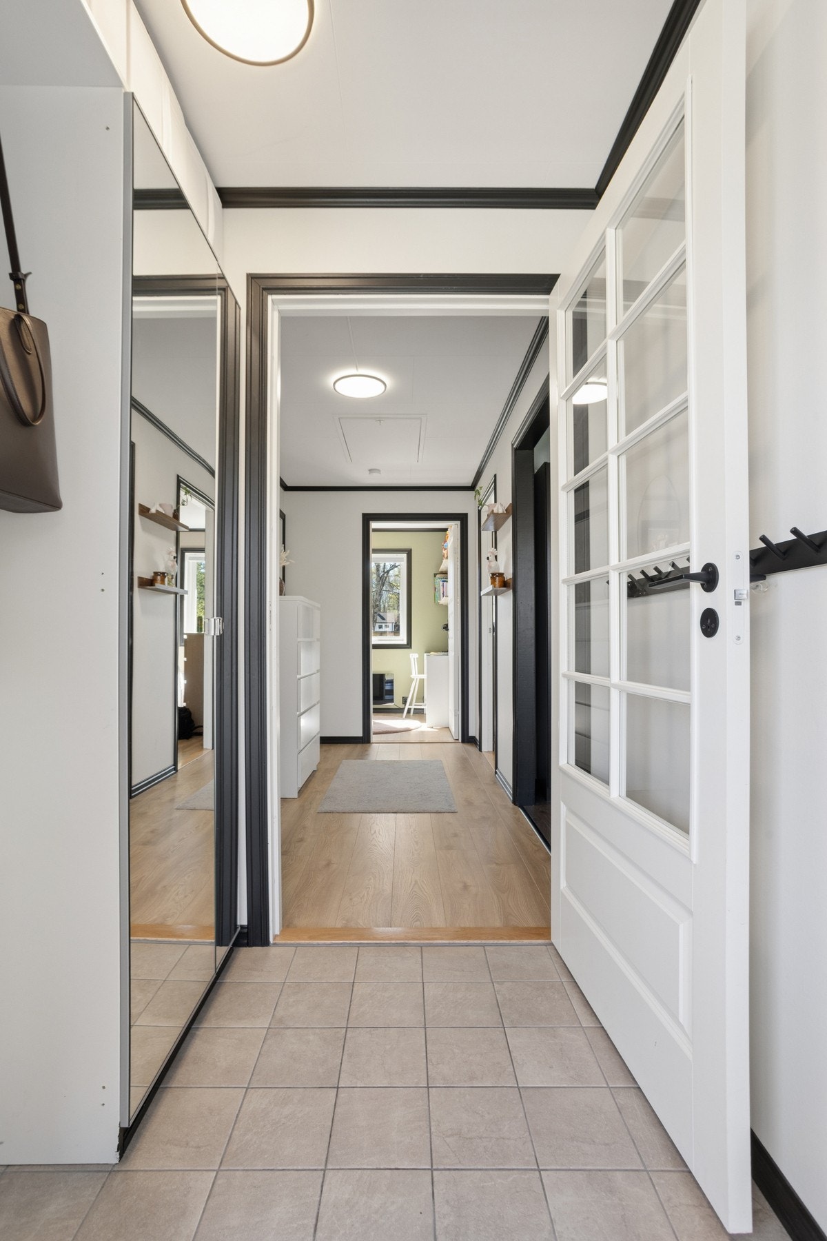 Velkommen inn! Lys og innbydende entré. Galleribilde