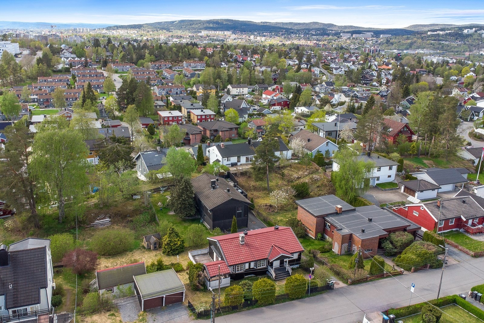Høybråten stasjon ligger i underkant av 15 minutters spasertur unna med hyppige avganger til Oslo sentrum. Galleribilde