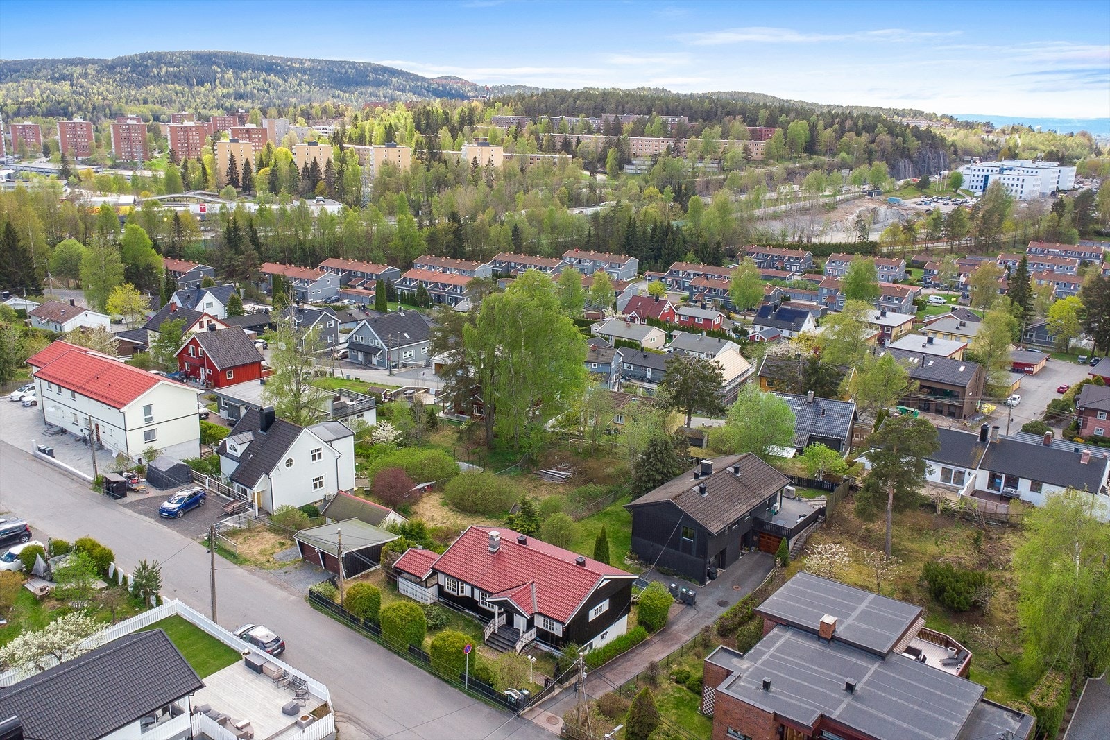 Her ifra er det også enkel tilgang til idrettsanlegg, treningsstudioer og f.eks. SNØ som er et innendørs skianlegg som er åpent året rundt. Galleribilde